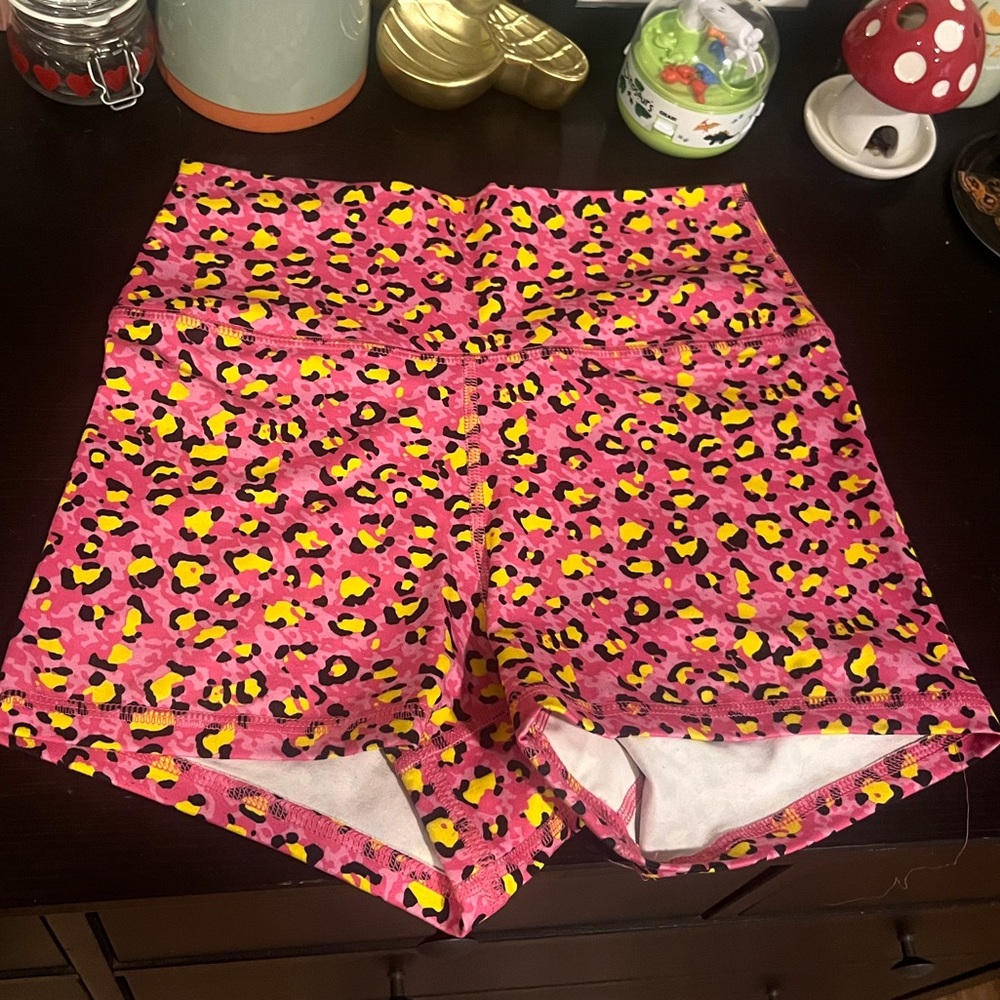 Fleo True High Games shorts